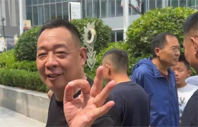 律師談胖東來起訴柴懟懟 真相背后的輿論風波