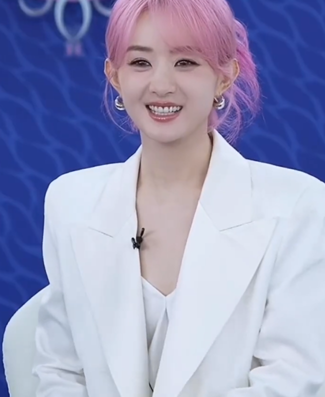 趙麗穎稱換發(fā)色是換個心情 粉色造型添夏日活力