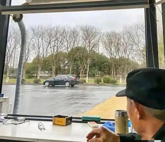 保安值班與女友發(fā)生關系時猝死 24小時工作制惹的禍