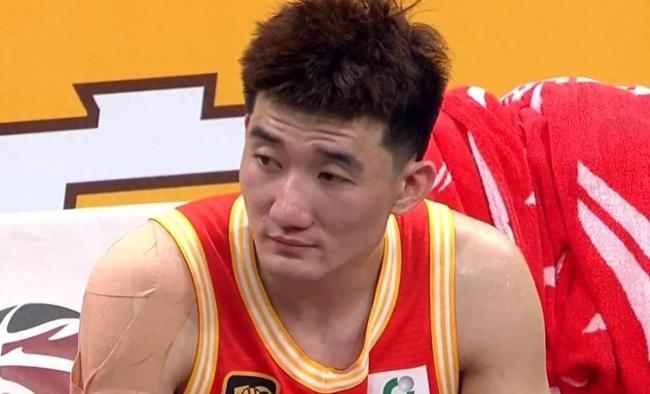 孙铭徽15中2季后赛最差表现：三分9中0 情绪失控吃T 又犯浑成败因
