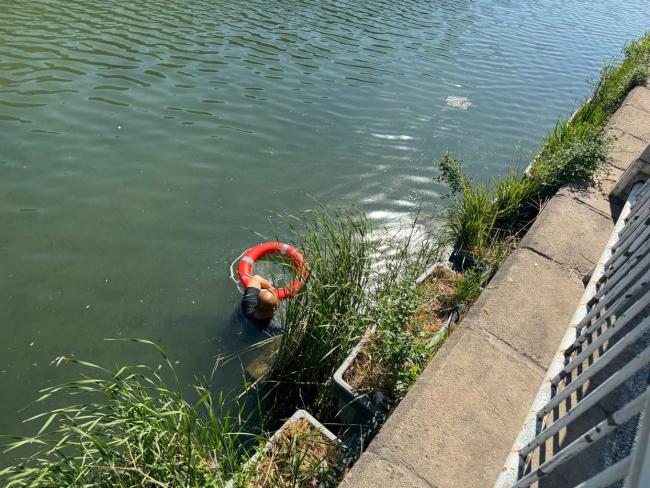 男子與妻子吵架 賭氣跳進(jìn)北京護(hù)城河
