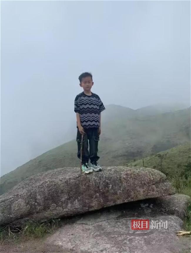 8岁男童失踪地山路湿滑难行