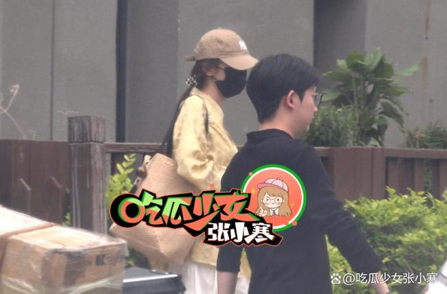 楊冪黃金造型出街好有時尚感 新造型引期待