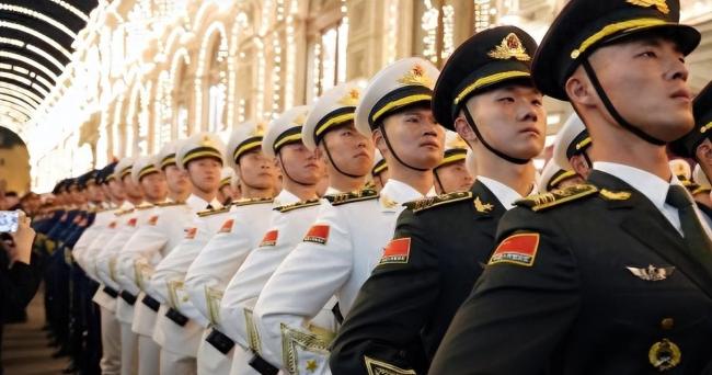 中国仪仗队红场阅兵现场画面 震撼全场的中国风采