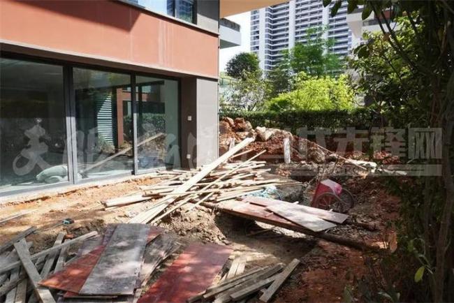 公攤變私家花園業(yè)主聯(lián)名反對 違建侵占綠化引爭議