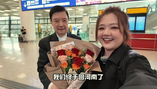 美女主播河南認(rèn)親當(dāng)場落淚 替爺爺圓夢尋根