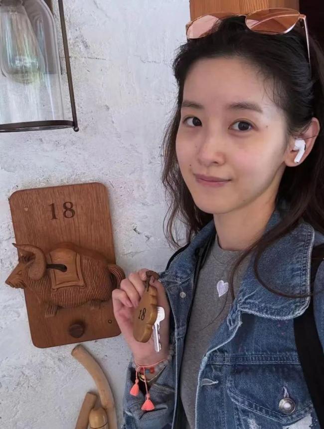 31歲“奶茶妹妹”章澤天更新旅行照 素顏登山生命力滿滿