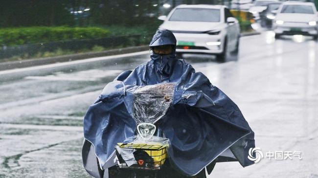 北京降雨持續(xù) 部分低洼地帶出現(xiàn)積水