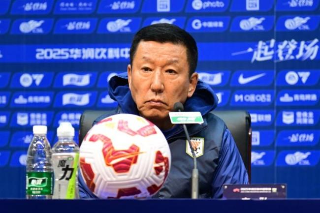 記者：關(guān)于崔康熙下課有了初步答案，泰山隊(duì)現(xiàn)在沒有這個(gè)打算 備戰(zhàn)浙江關(guān)鍵戰(zhàn)