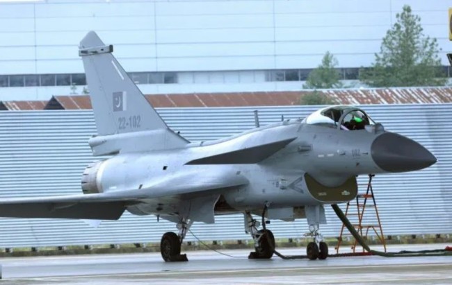 为何印巴空战主角是歼-10CE加PL-15E 远程空战优势解析
