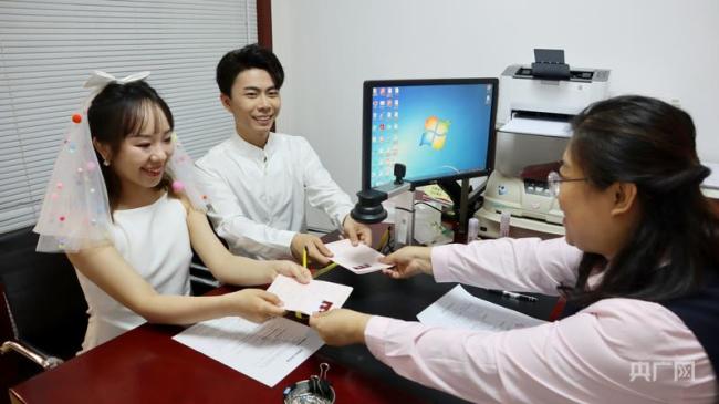 北京首對(duì)全國(guó)通辦新人領(lǐng)證 新政策便捷惠民
