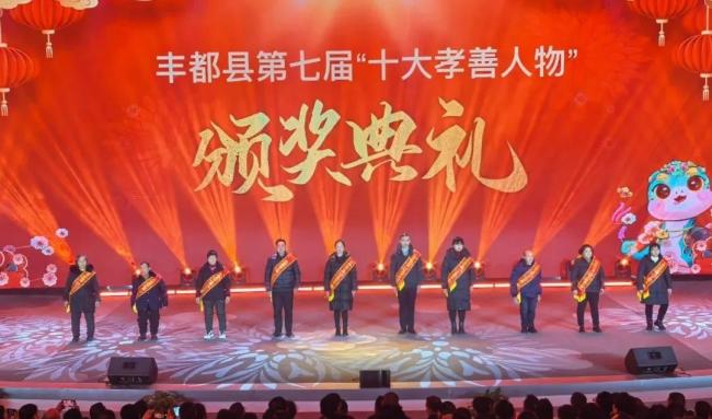兩兒子患罕見(jiàn)病 90后媽媽死磕到底 十年堅(jiān)守點(diǎn)亮希望