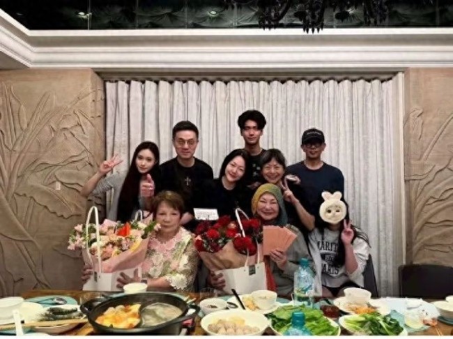 S媽曬家人合照 具俊曄身形暴瘦