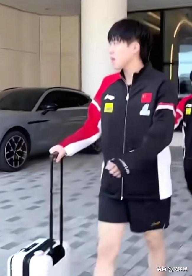國(guó)乒更換新隊(duì)服 比之前的黃色“外賣服”更顯時(shí)尚
