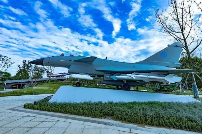 成飛公園殲-10C成為熱門打卡點(diǎn)