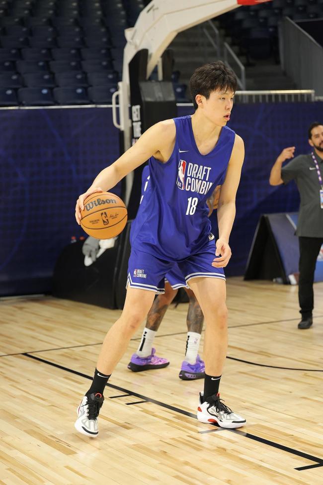 楊瀚森NBA試訓(xùn)現(xiàn)場直擊 多隊管理層親臨考察