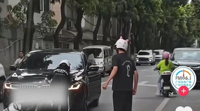 情侶騎車撞寶馬男子情緒失控 無知與沖動(dòng)的代價(jià)