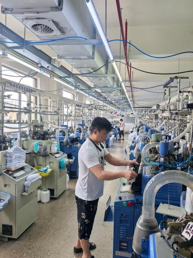 義烏商家接到30萬(wàn)雙襪子訂單