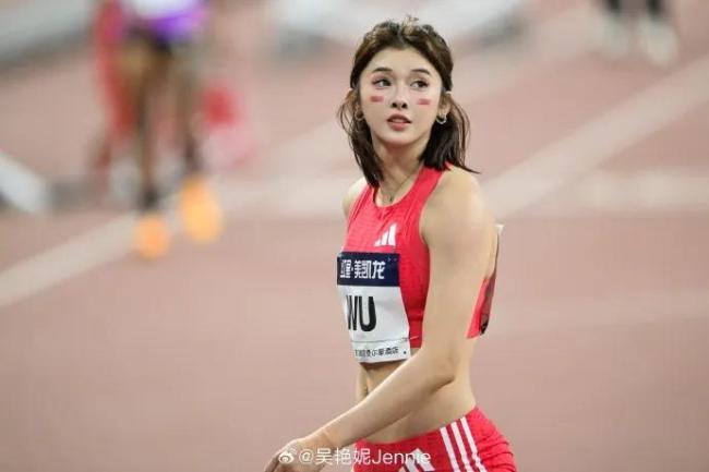 吳艷妮單曲播放量破億 賽道女王的甜嗓擔當