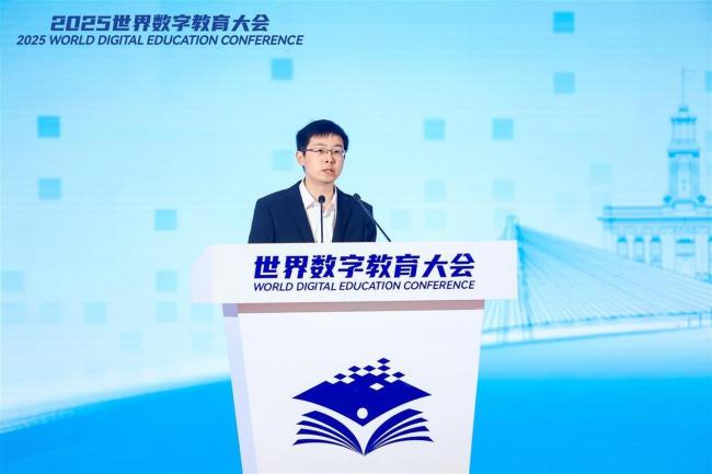 王興興：AI技術(shù)絕非取代教師，而是賦能工具