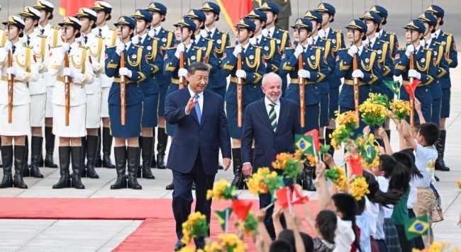 外媒記者被中國(guó)高端農(nóng)業(yè)驚訝 科技改變田間地頭