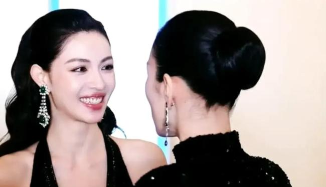 温峥嵘戛纳偶遇钟楚曦 两大美女同框成焦点