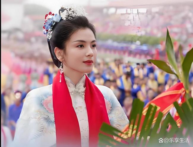 刘涛捧妈祖书签为中高考学子加油 14年神缘传递精神力量