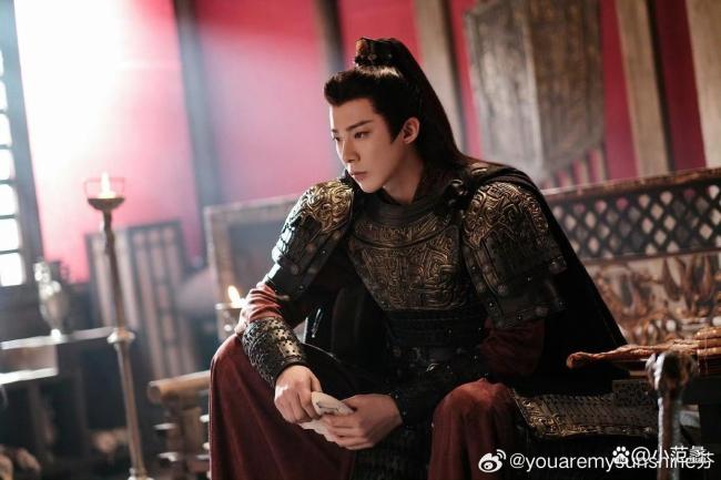 从不撕番,为《折腰》连泡三天冰水,刘宇宁到底为何挨骂 颜值与演技争议不断