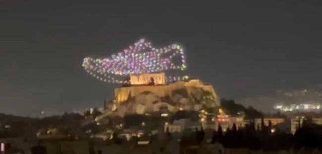 雅典衛(wèi)城上空現(xiàn)"巨鞋"形狀無人機(jī)群 希臘下令徹查