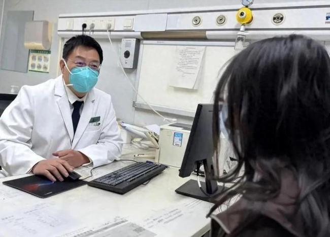 新冠来袭？上海多家医院确认：病例上升！专家：轻症为主，这种情况及时就诊 增速缓慢