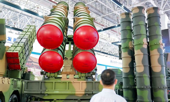 专家：印巴空战让西方重识中国武器 邻国纷纷采购引发军购热潮