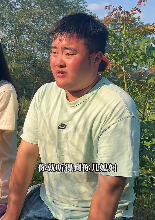 龍麻子帶女友見家長跪在父親墳前落淚 雙喜臨門引發(fā)熱議