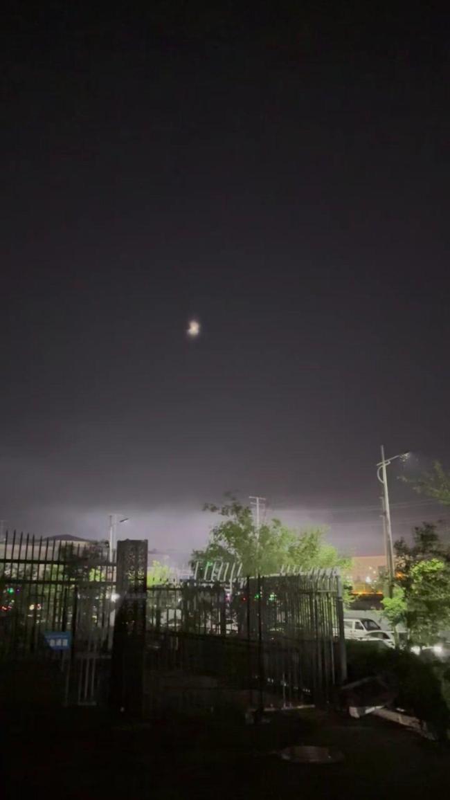 博主科普新疆上空不明飛行物 SpaceX火箭鈍化所致