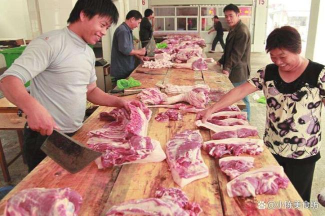 如何區(qū)分被灌水注封閉針的豬肉 2秒鐘就能看出注水肉