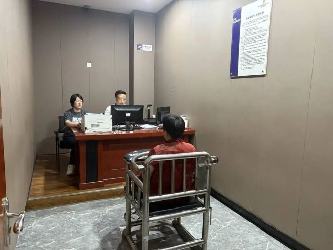 辟謠樂(lè)山月嫂用膠帶自殺身亡 假消息引發(fā)關(guān)注