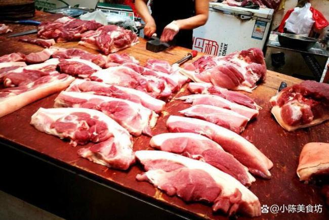 如何區(qū)分被灌水注封閉針的豬肉 2秒鐘就能看出注水肉