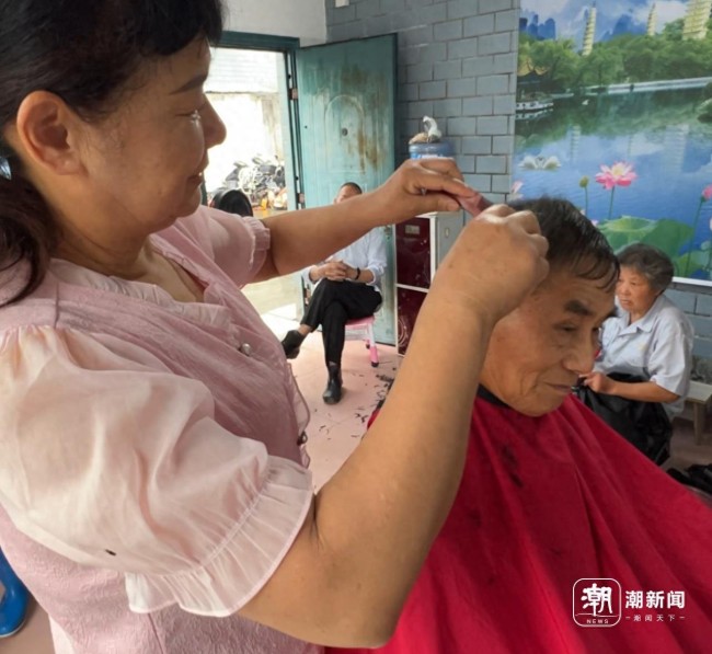 理發(fā)店有人充2萬請(qǐng)老人理發(fā),！