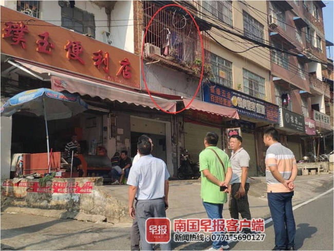 南寧一小區(qū)暴雨過(guò)后墻體開(kāi)裂 責(zé)任歸屬待調(diào)查