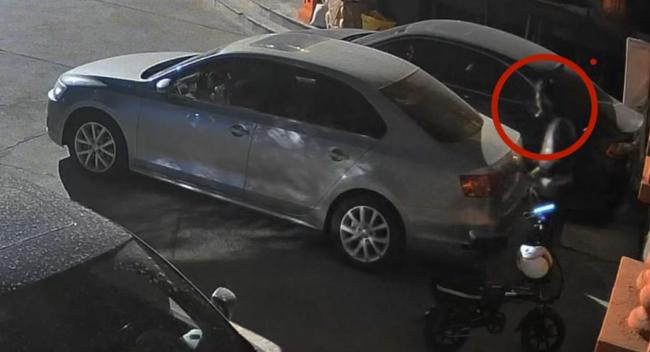 北京警方拘留一名代駕：亂扔煙頭把車給燒了! 小動(dòng)作引發(fā)大火災(zāi)