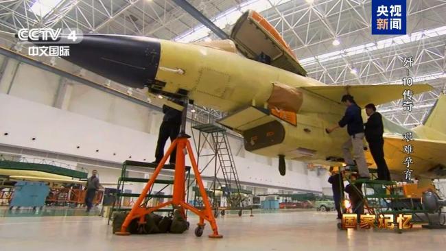 央视重磅发布《歼-10传奇》纪录片 致敬航空报国精神