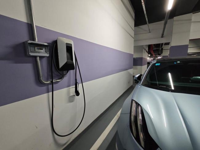 新小區(qū)賣充電車位引安“樁”之爭 充電樁安裝風波不斷
