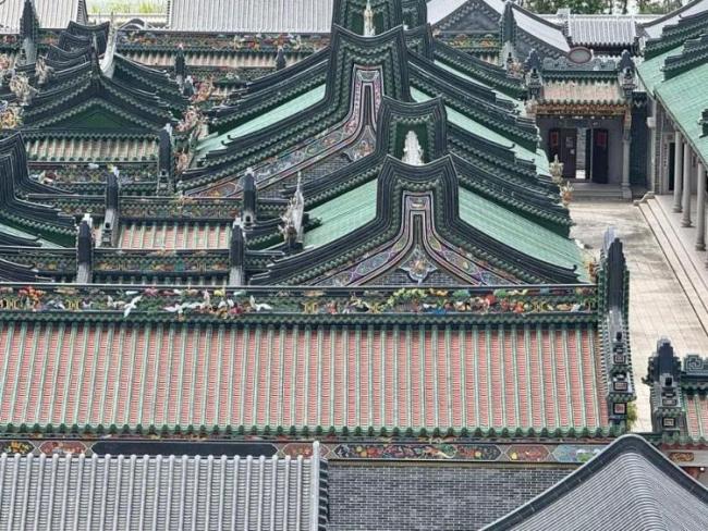 潮汕天價違建曾被政府貼封條,，建設(shè)方拆門進入施工 1.14億違建引關(guān)注