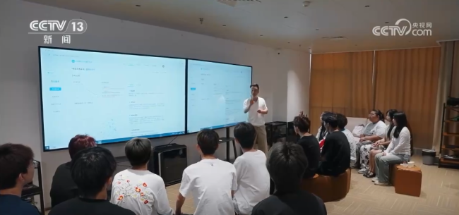 搭平臺一站式服務(wù)沉浸式直播帶崗 助力畢業(yè)生就業(yè)