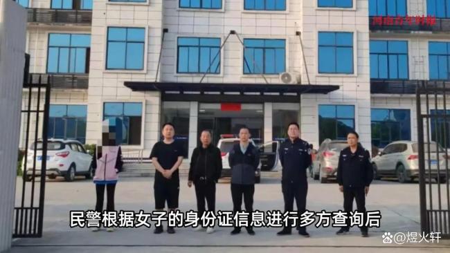 路上堵車女子突然從豪車中探出身體 不雅行為引發(fā)關(guān)注