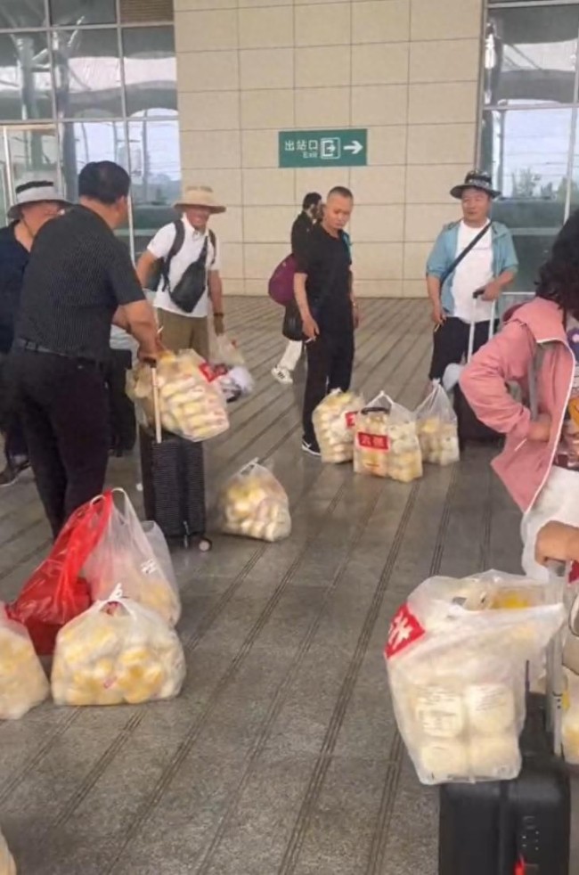 游客買800個洛陽饅頭帶回家