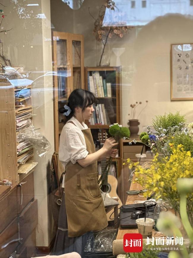 25歲女生賣小狗花束月入3萬 創(chuàng)意手工走紅網(wǎng)絡(luò)