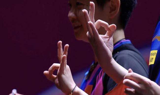 莎頭組合舉國旗慶祝奪冠 捍衛(wèi)國乒榮耀