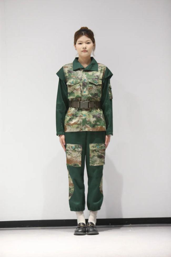 300万人选出最丑军训服 6号服装意外走红