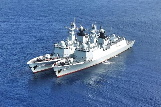 真“雙艦合璧”！一起看艦艇“肩並肩”航行
