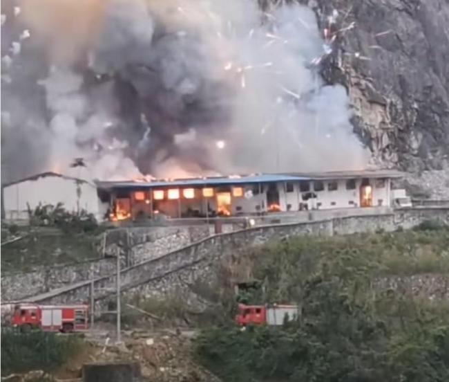 廣西一鞭炮倉庫被落石砸中爆炸 無人員傷亡